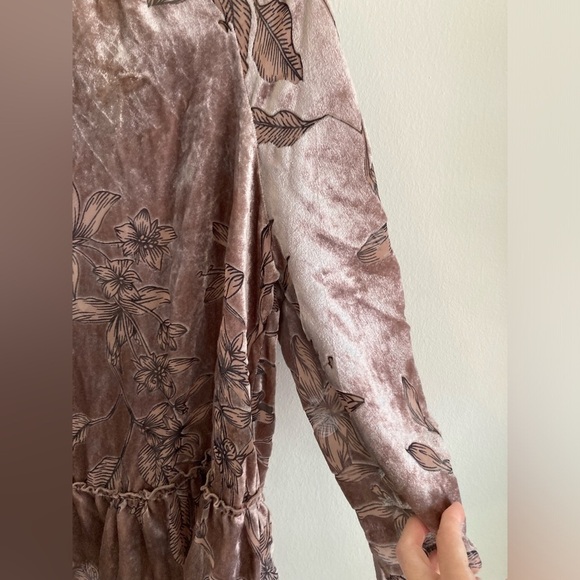 Democracy Top Velvet Tie Sleeve Floral Burnout Medium Boho Fairy Whimsigoth NWT - Picture 5 of 9